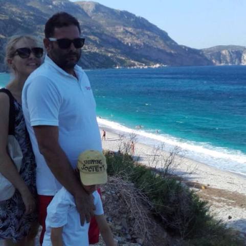 după 11 ani departe sunt acasă miruna ioani