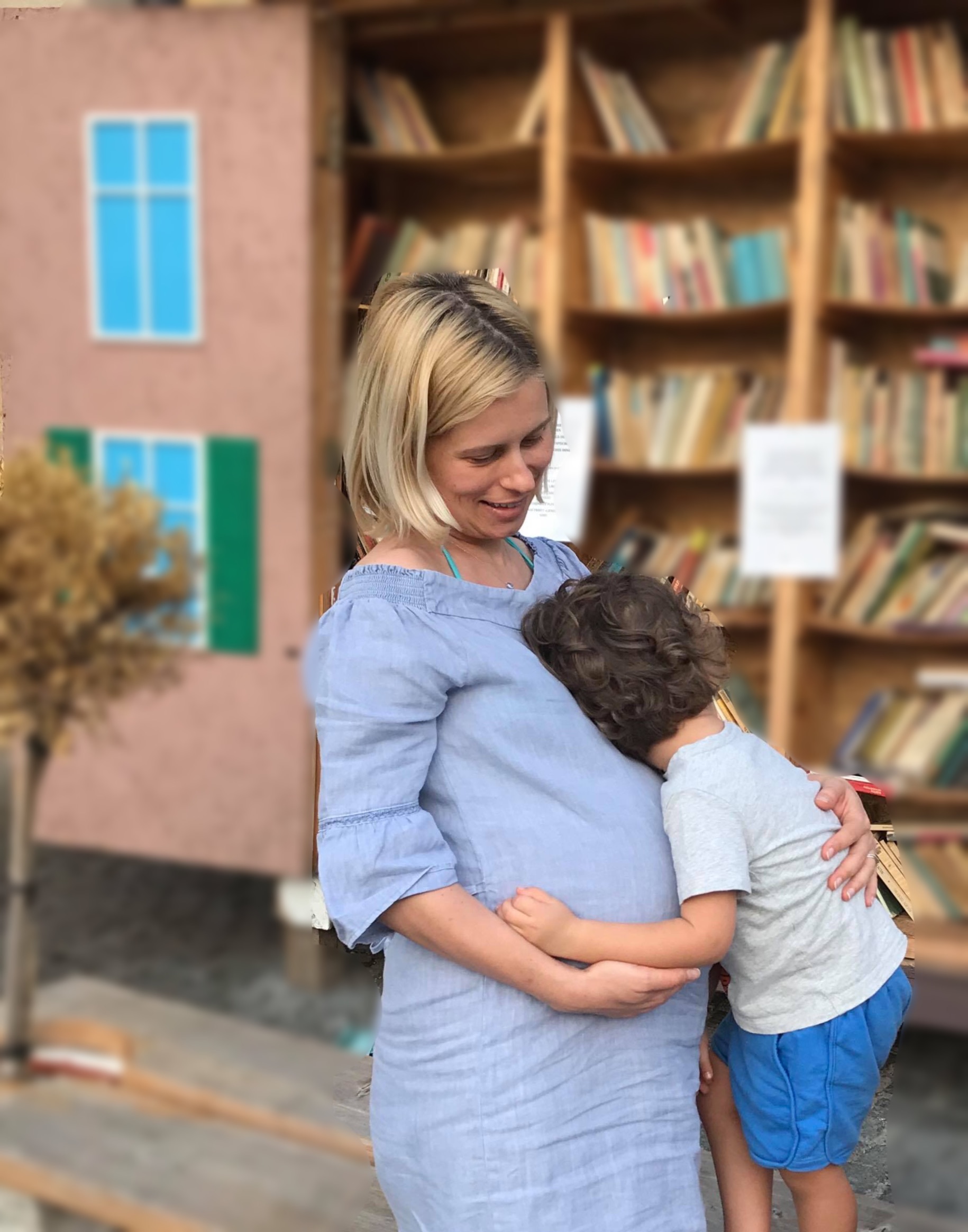 MIRUNA IOANI îmbrățișare